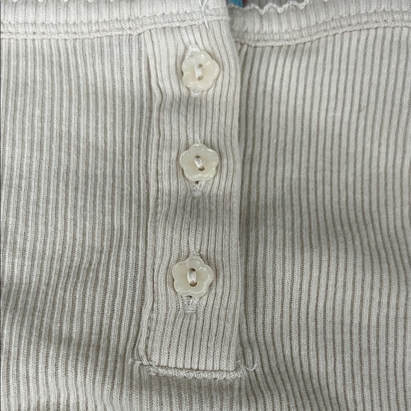 Urban Outfitters Off-Shoulder Ribbed Henley Top in Cream - Picture 3 of 3